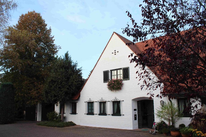 Anwaltskanzlei-Bonn-Bad-Godesberg Anwalt Dr. W. Buerstedde, Deutschherrenstr. 37, 53177 Godesberg